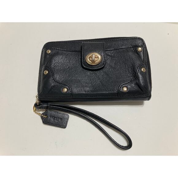 Coach Handbags - COACH BLACK LEATHER WOMENS MEDIUM SIZE WRISTLET WITH LATCH